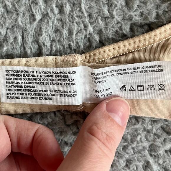 Wacoal Bralette 38 Lace Floral Embroidery V-Neck Comfort Wireless Cream Bra - Picture 6 of 16